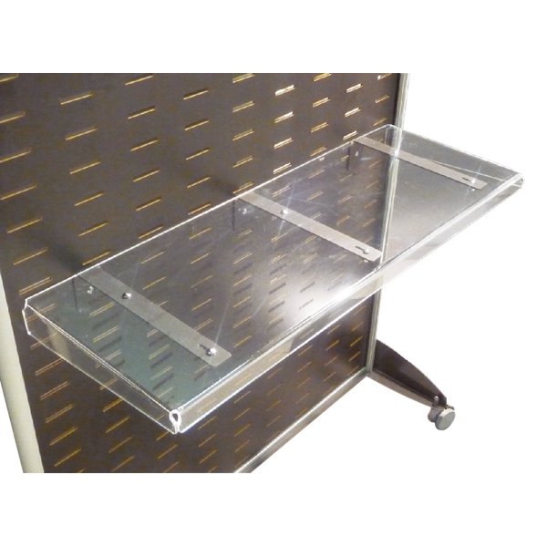 Mensola grande in acrilico per parete attrezzata mobile - Parete attrezzata mobile in MDF (pannello di fibra a media densità) con asole per il fissaggio di accessori. Telaio con profili in alluminio anodizzato che rende la parete elegante ed adatta a qualunque ambientazione. Piedini carrellati dotati di ruote pivottanti (di cui 2 bloccabili). La parete consente l'applicazione degli accessori su entrambi i fronti. Formato utile del pannello 88x185 cm. Dimensioni totali LxPxH 92x44x196 cm.