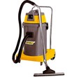 Aspiratore professionale polvere e liquidi di medie dimensioni, dotato di motore by pass da oltre 1000W con una depressione di 190mbar e una rumorosita' di soli 62dbA. Nonostante abbia dimensioni decisamente compatte, vanta un serbatoio di 27 o 35 litri effettivi, in grado di sostenere lavori di aspirazione sia di polveri che di liquidi su grosse superfici. Accessori standard polvere e liquidi inclusi.