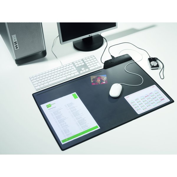 Sottomano con copertina trasparente per avere sempre a portata di mano appunti, calendario ed altri documenti. Dotato di un hub USB 2.0 con 4 porte integrato al sottomano. Il cavo di 1 m permette di collegarlo direttamente alla CPU o notebook ed avere immediatamente a disposizione 4 porte USB aggiuntive a pochi centrimetri dal palmo della mano. Utilissimo quotidianamente per connettere periferiche esterne quali hard disk, chiavette, macchine fotografiche, lettori MP3 e qualsiasi dispositivo analogo. Il voltaggio massimo per l'hub e tutte le periferiche connesse non deve eccedere 500mA. Controllate il manuale d'istruzioni di ogni periferica per i dettagli sul consumo di energia. Dimensioni LxH 68x43,5 cm.