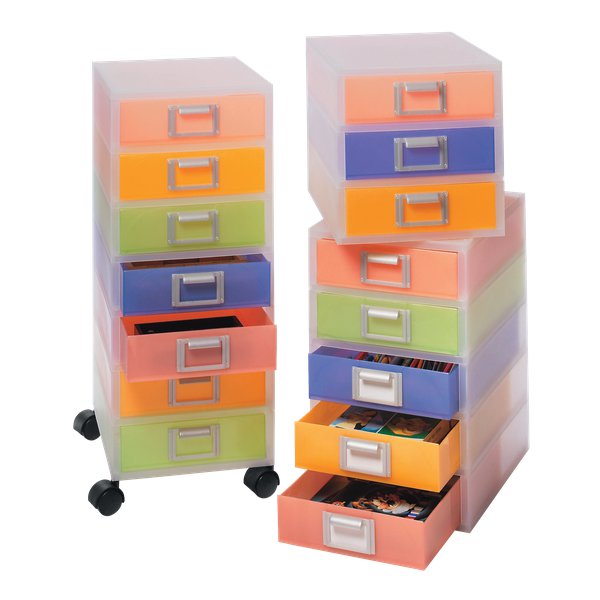 Cassettiera Jolly in PP colorato a 3 cassetti con box esterno semitrasparente. Dimensioni cassetto LxPxH 23x33x6 cm. Disponibile in 3 formati.