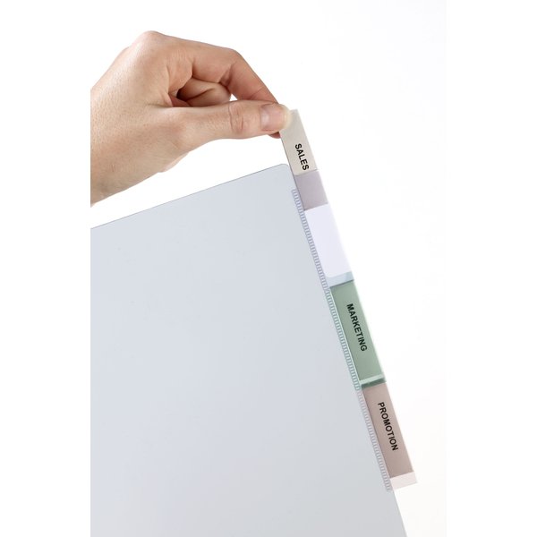 Buste a perforazione universale intercalari trasparenti colorate dotate di doppia tasca e tasti personalizzabili con inserti stampabili. Gli inserti consentono di stampare più linee di testo o testi con carattere più grande; rimangono fermi grazie alla chiusura inferiore del tasto in cui vengono posizionati e possono essere inseriti o rimossi facilmente grazie alla lunetta posta sul tasto. Stampabili con Laser e Inkjet. Colori assortiti trasparenti. Formato 25x30 cm.