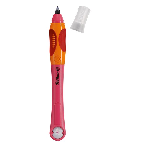 Penna a cartuccia d'inchiostro per mancini - GRIFFIX è l'innovativa serie di strumenti di scrittura studiata per accompagnare la crescita del bambino nell'imparare a scrivere. La speciale impugnatura ergonomica è disponibile nella versione per destri e mancini. Il simbolo della faccina che ride è il metodo intuitivo per segnalare come impugnare correttamente la penna. <br/>Penna Roller con cartuccia d'inchiostro con punta incorporata. Ogni cartuccia ha una punta in feltro incorporata, perfetta per i bambini perchè molto piu' resistente alla pressione. L'inchiostro blu è cancellabile e riscrivibile con il cancellatore Pelikan Super Pirat. Il simbolo della faccina che ride è il metodo intuitivo per segnalare come impugnare correttamente la penna. Disponibile per destri e mancini. La confezione è composta da 1 penna per destri fusto blu +2 cartucce d'inchiostro + 1 chip. 