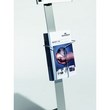 Porta-avvisi, cataloghi e volantini formato A4 e 1/3 di A4. Accessorio per Crystal Sign Stand, Info Sign Stand e Display Stand. Permette di aggiungere un porta-depliant, nei due formati indicati, agli espositori da pavimento Durable rendondoli ancor di più versatili ed esclusivi. Realizzato in metallo rivestito, la chiusura perfetta è assicurata da due potenti viti poste sul retro della struttura. Colore argento.