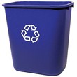 Cestino da scrivania per rifiuti e raccolta differenziata, in polietilene ad alta resistenza. Base rettangolare, disponibile in versione da 39 litri (colore nero). Il cestino può essere completato con le vaschette agganciabili per differenziare il rifiuto raccolto. La versione nera da 39 litri può essere dotata di coperchio basculante di chiusura, codice spi896108.