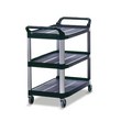 Carrello a 3 ripiani aperti x-tra: capacità di carico 136 kg, design moderno ed elegante, ideale per tutte le occasioni di utilizzo. Struttura realizzata con l'80% di materiali riciclati, montanti metallici e ripiani in ppl nero estremamente resistenti (capacità fino a 45,5 kg per ripiano). Maniglie ergonomiche e di facile presa, 4 ruote pivottanti.